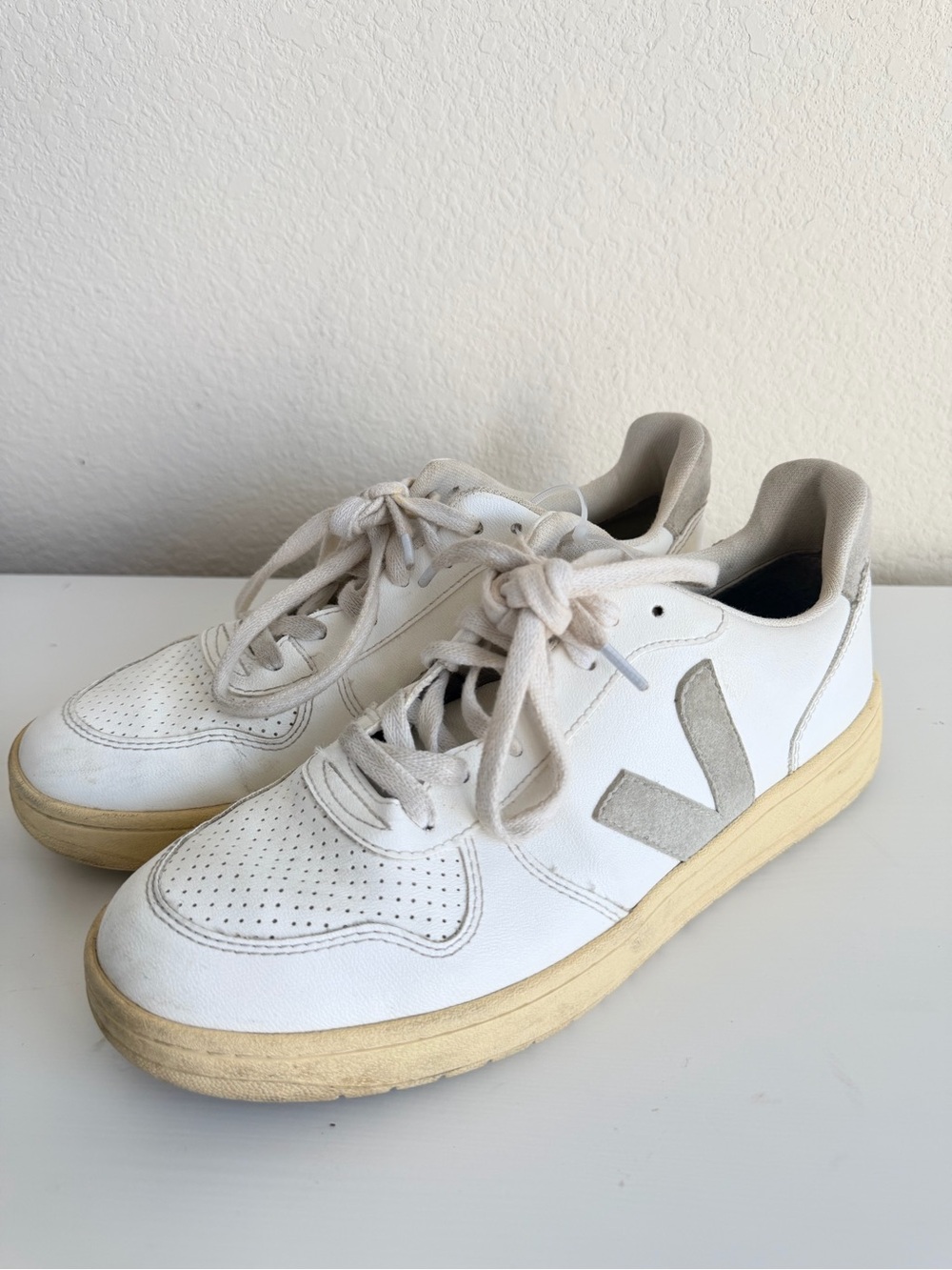 Veja V-10 Sneakers Size 9 White Gray Suede EU 40